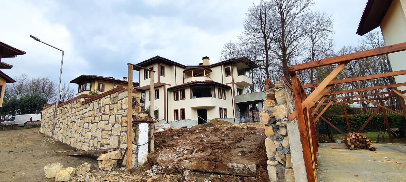 Villa Cephe ve Bahçe Yenilemesi