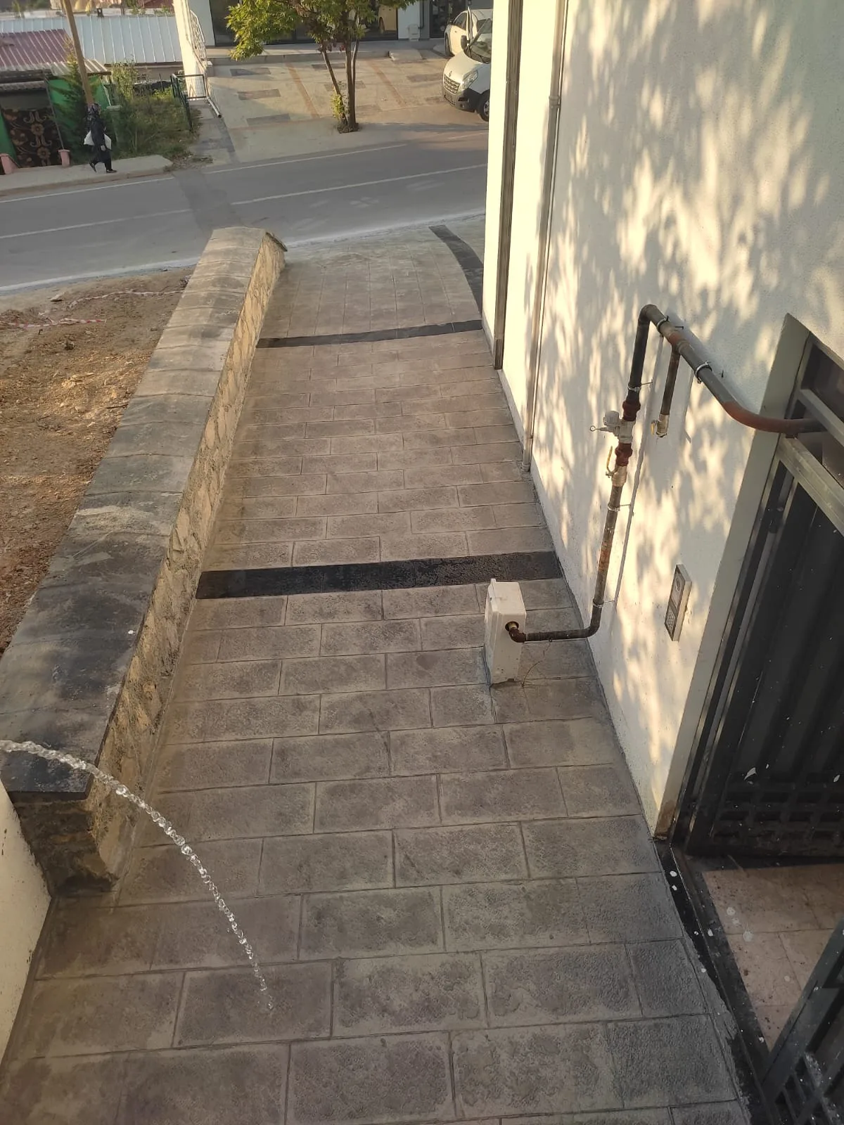 Taş Bahçe Duvarı ve Çevre Düzenlemesi