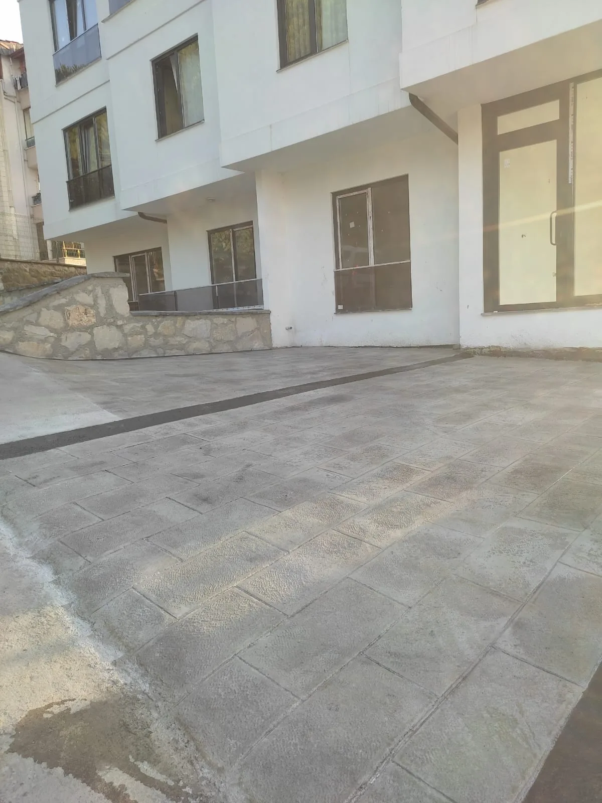 Taş Bahçe Duvarı ve Çevre Düzenlemesi