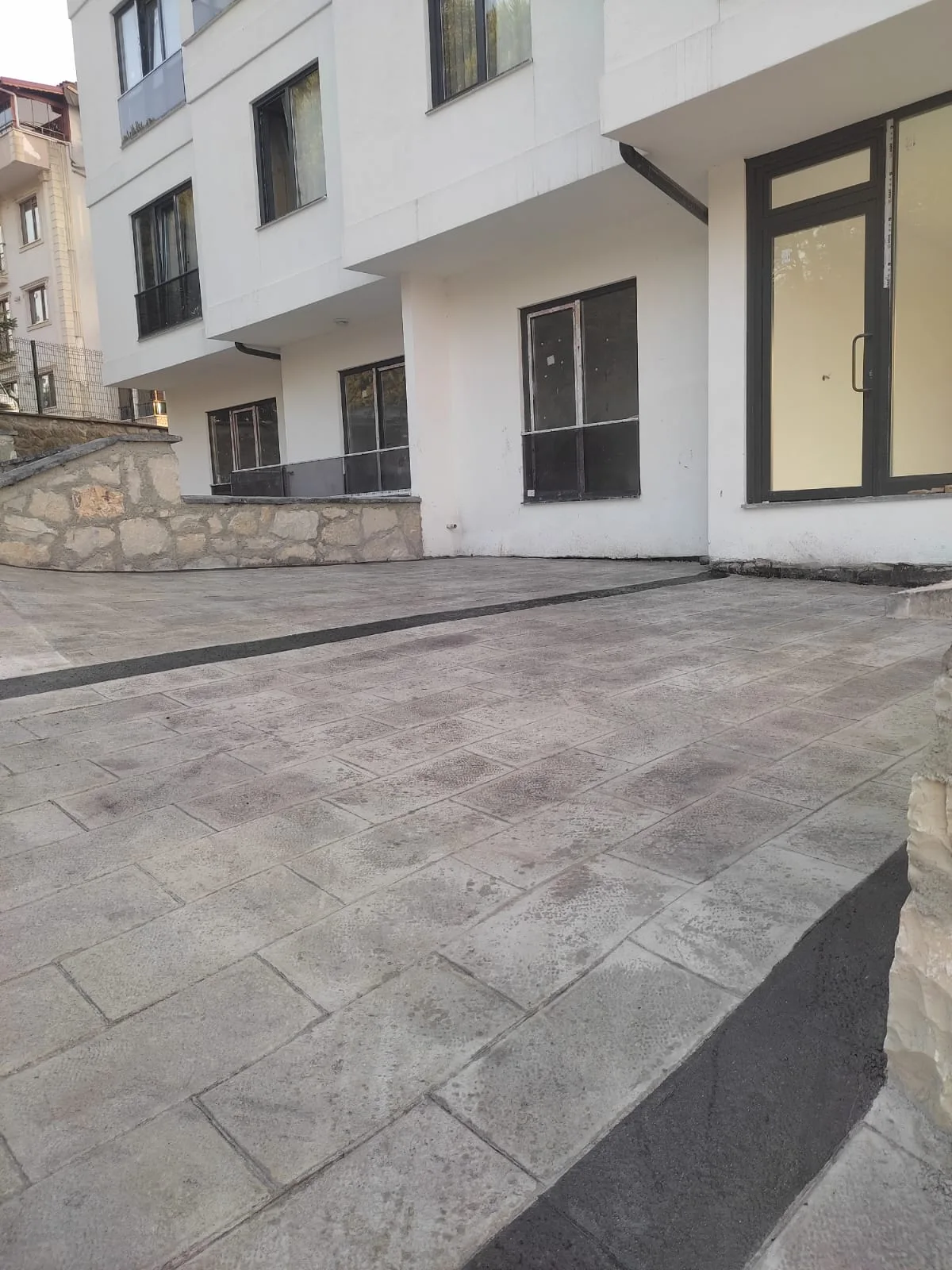 Taş Bahçe Duvarı ve Çevre Düzenlemesi
