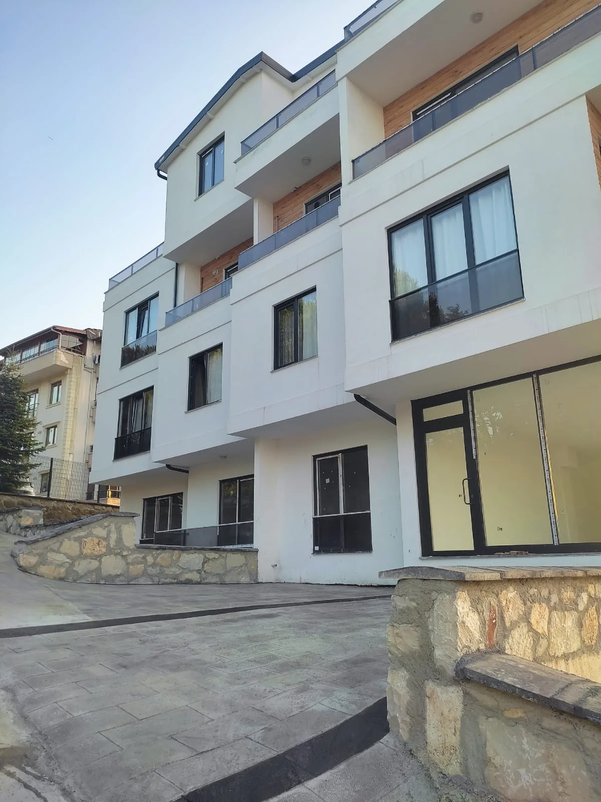 Taş Bahçe Duvarı ve Çevre Düzenlemesi